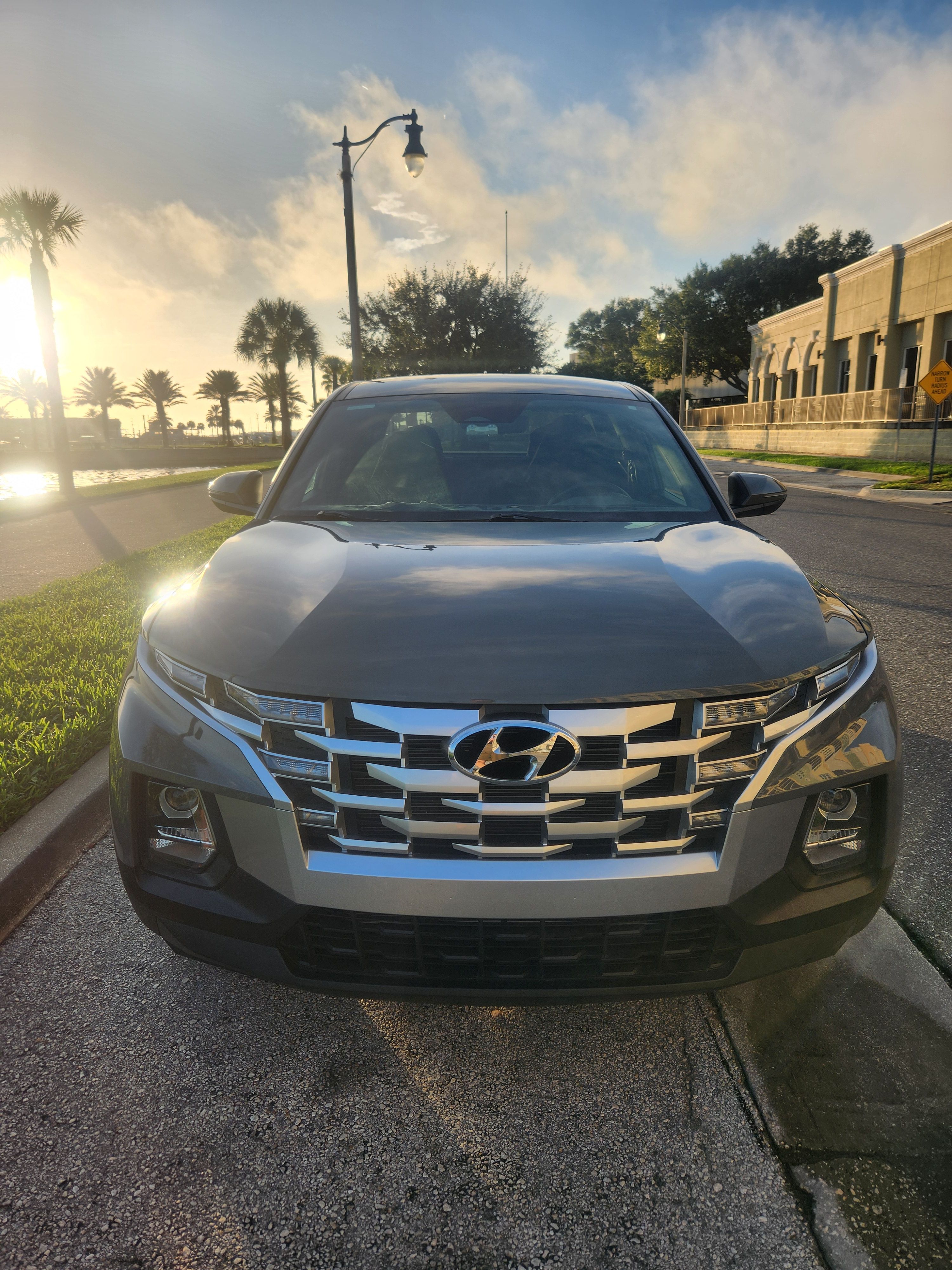 Used 2023 Hyundai Santa Cruz SEL FWD image 2