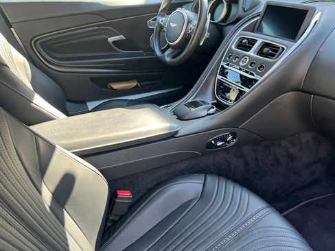 Used 2018 Aston Martin DB11 V12 image 9