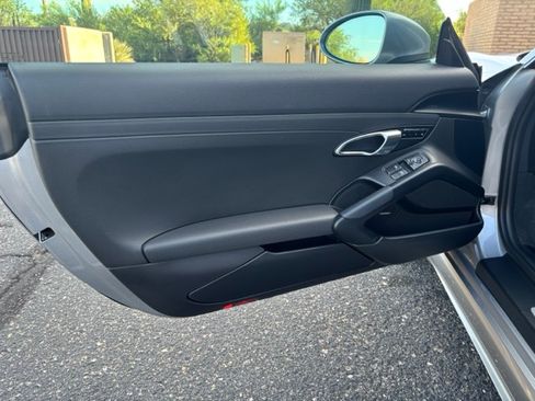 Used 2017 Porsche 718 Cayman RWD image 13