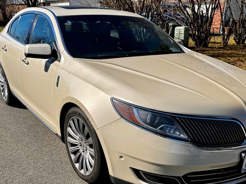 Used 2014 Lincoln MKS AWD w/ Equipment Group 101A image 4