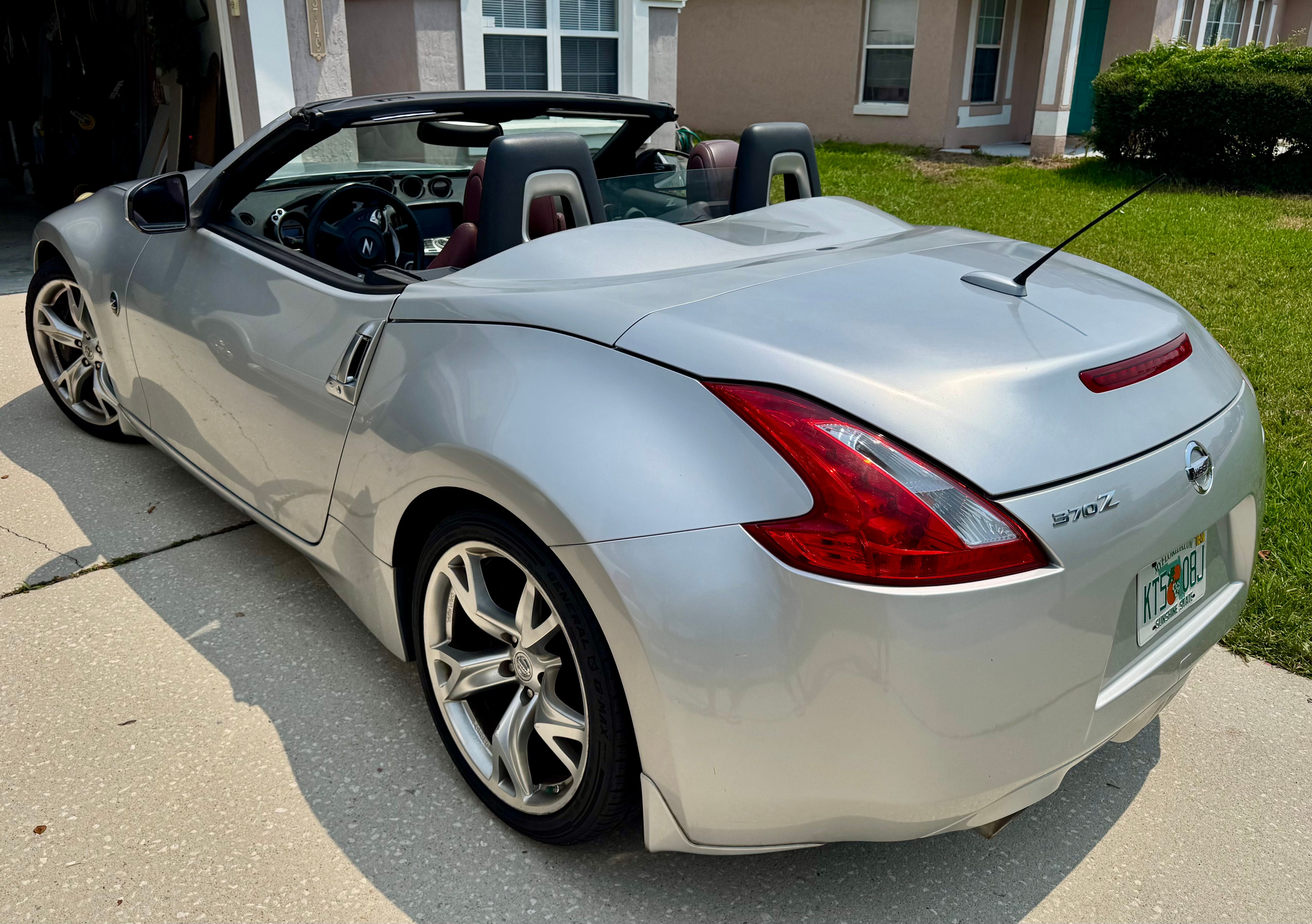 Used 2010 Nissan 370Z Touring w/ Sport Pkg RWD image 11