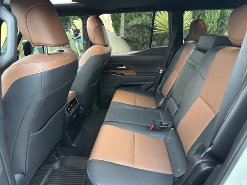 Used 2025 Lexus GX 550 AWD/4WD image 10