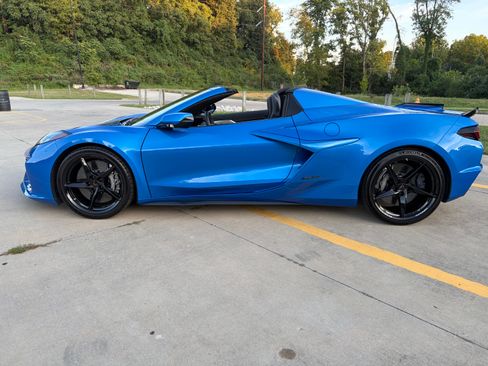 Used 2025 Chevrolet Corvette E-Ray AWD/4WD image 2
