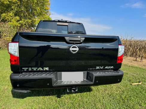 Used 2023 Nissan Titan SV w/ SV Convenience Package image 6