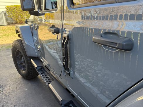 Used 2019 Jeep Wrangler Unlimited Sahara image 10