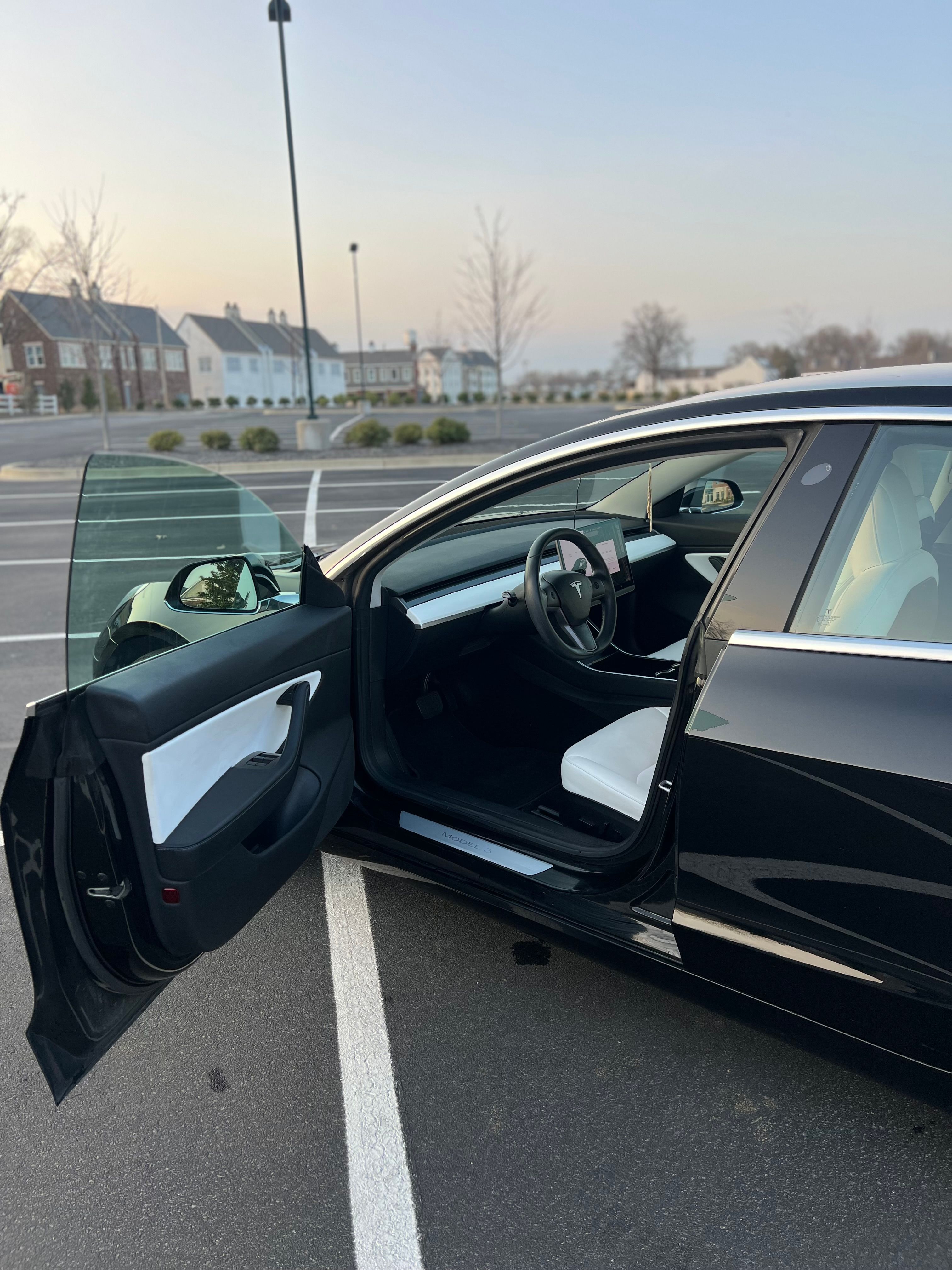 Used 2018 Tesla Model 3 Mid Range RWD image 5