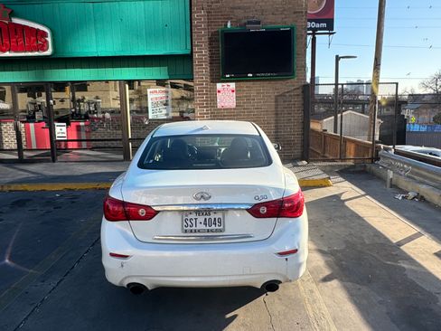 Used 2014 INFINITI Q50 Premium w/ Leather Seating Package image 4