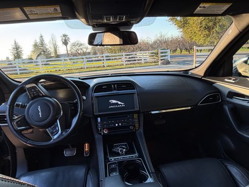 Used 2017 Jaguar F-PACE S image 2