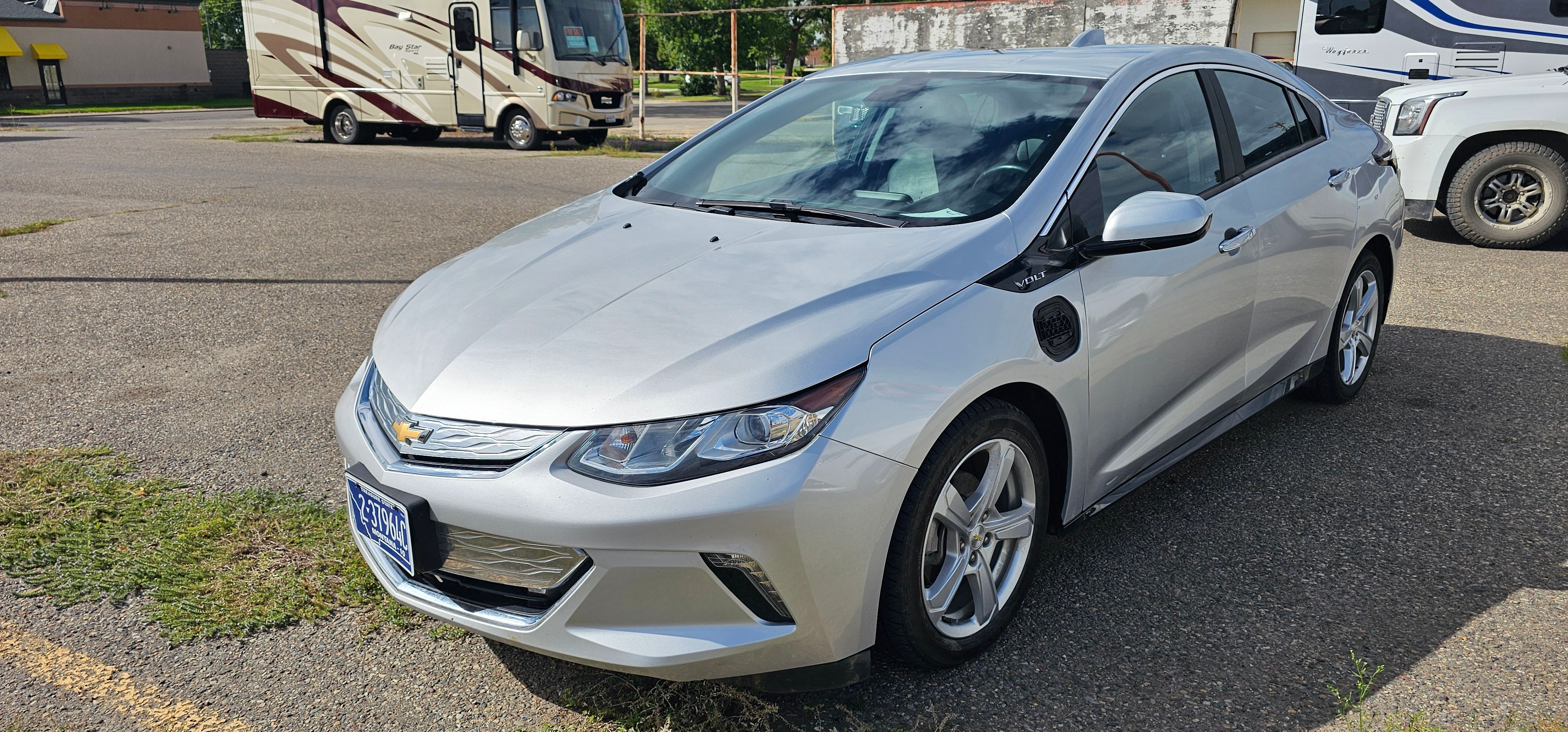 Used 2017 Chevrolet Volt LT w/ Comfort Package FWD image 2