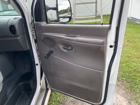 Used 2008 Ford E-350 and Econoline 350 Extended Super Duty RWD image 14
