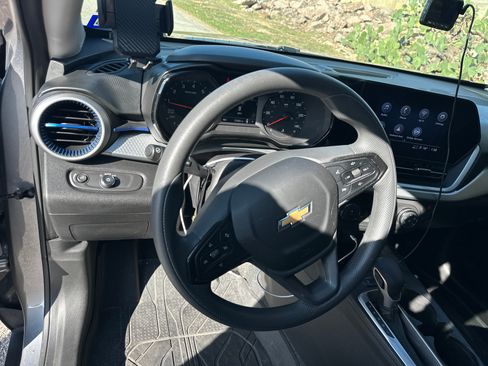 Used 2024 Chevrolet Trax LS w/ LS Convenience Package image 9