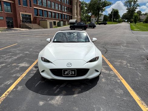 Used 2020 MAZDA MX-5 Miata RF Grand Touring RWD image 4