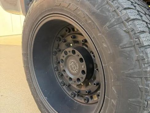 Used 2005 Ford Excursion XLT image 12