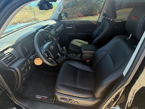 Used 2020 Toyota 4Runner TRD Off-Road Premium w/ Moonroof Package AWD/4WD image 18