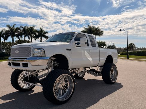 Used 1999 Ford F250 4x4 SuperCab Super Duty image 1