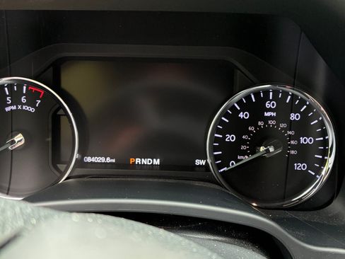 Used 2018 Ford Expedition Max XLT w/ Equipment Group 202A AWD/4WD image 8