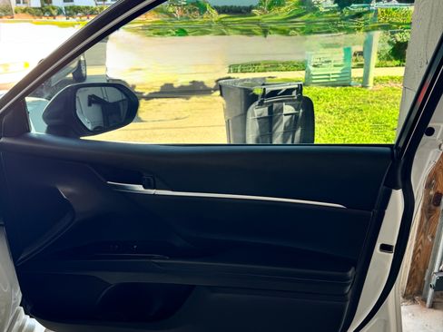 Used 2018 Toyota Camry SE w/ Convenience Package FWD image 24