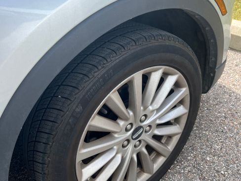 Used 2019 Lincoln MKC Premiere FWD image 13