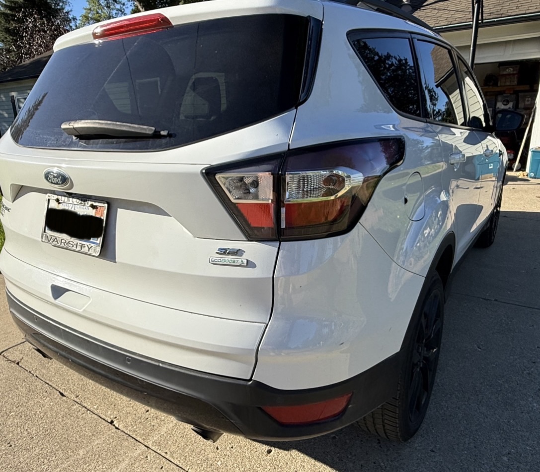 Used 2017 Ford Escape SE w/ Equipment Group 201A FWD image 2