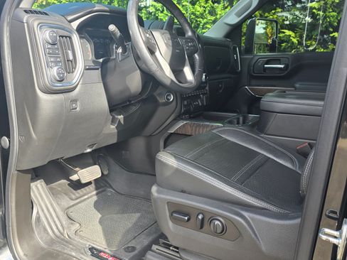 Used 2021 GMC Sierra 2500 Denali w/ Denali Black Diamond Edition image 14