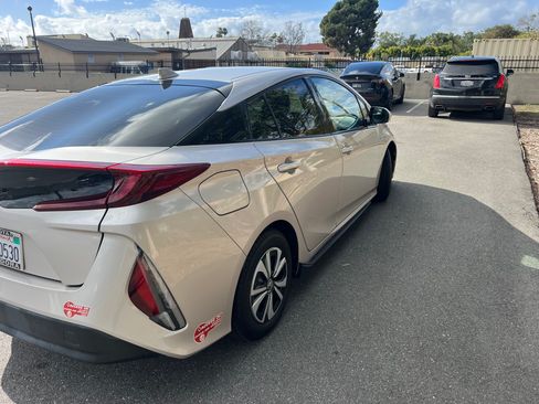 Used 2017 Toyota Prius Prime Premium w/ Preferred Accessory Package image 10