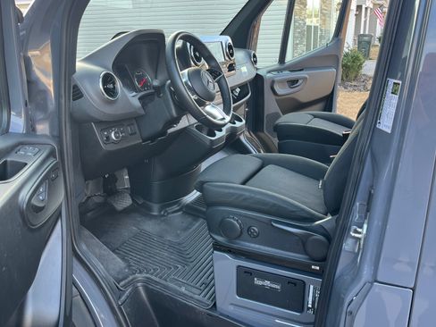 Used 2025 Mercedes-Benz Sprinter 2500 image 13