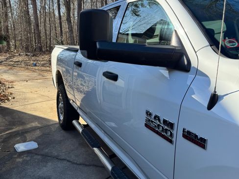 Used 2018 RAM 2500 Tradesman w/ Chrome Appearance Group image 8