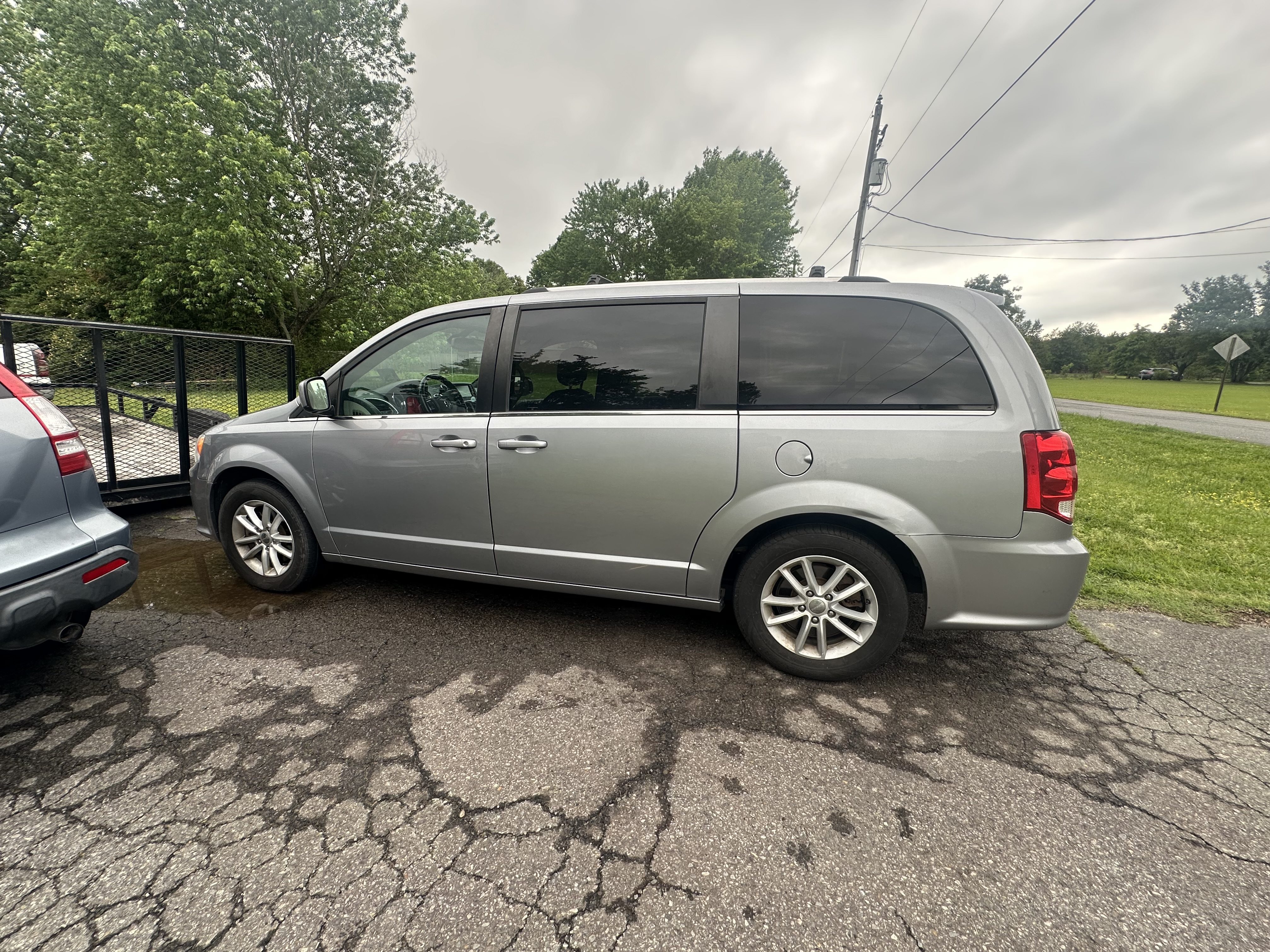 Used 2020 Dodge Grand Caravan SXT FWD image 1