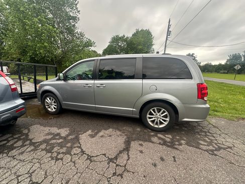 Used 2020 Dodge Grand Caravan SXT FWD image 1