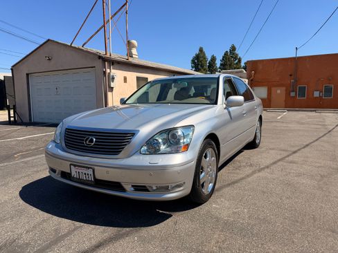 Used 2004 Lexus LS 430 RWD image 2