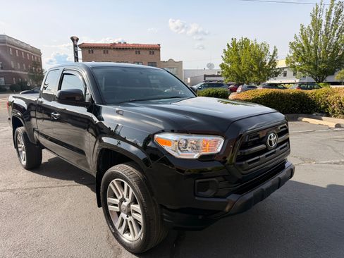 Used 2016 Toyota Tacoma SR w/ SR Convenience Package RWD image 4