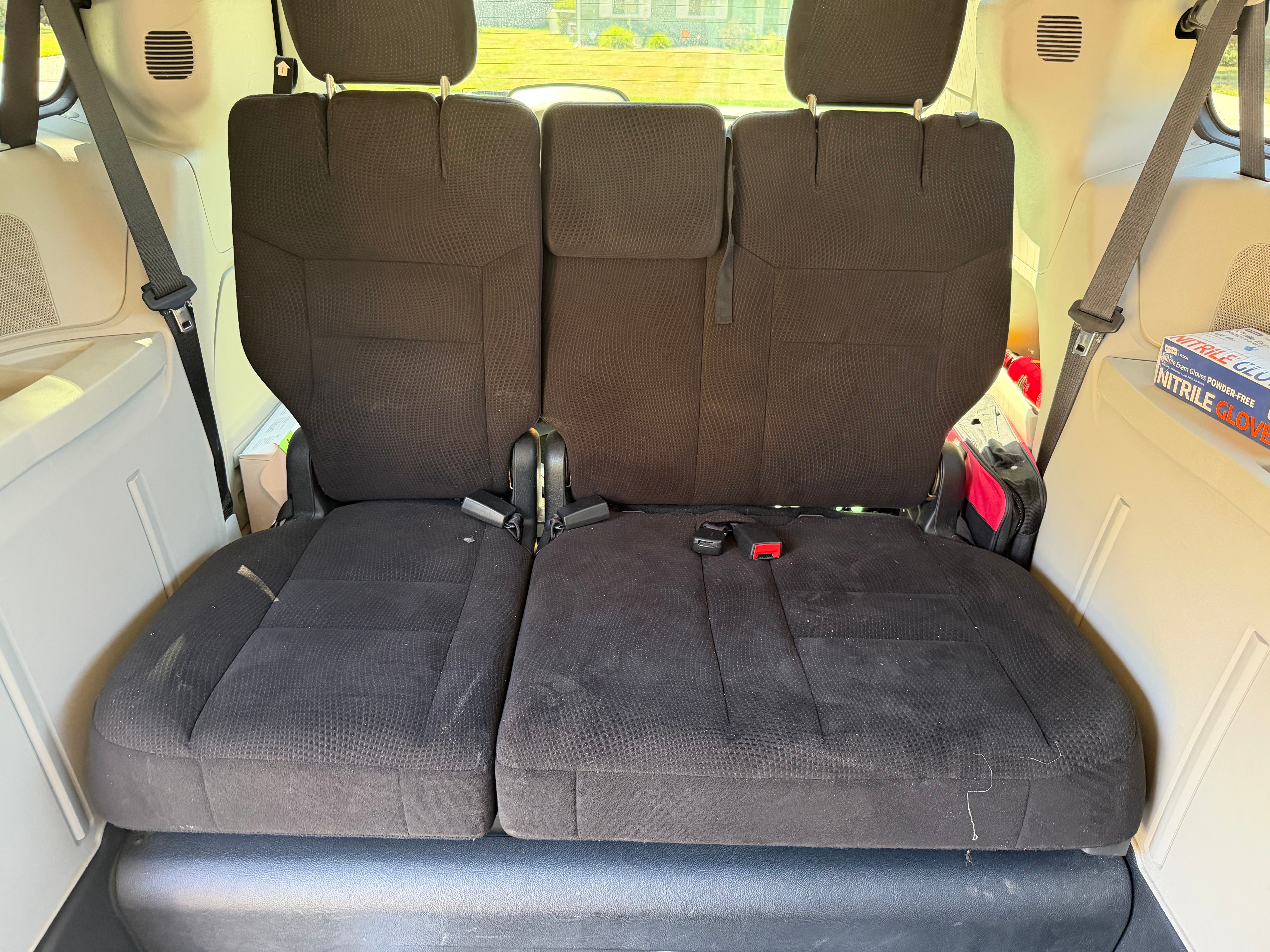 Used 2014 Dodge Grand Caravan SXT FWD image 2