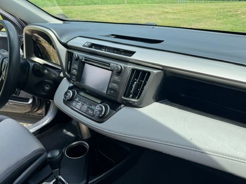 Used 2014 Toyota RAV4 XLE FWD image 5