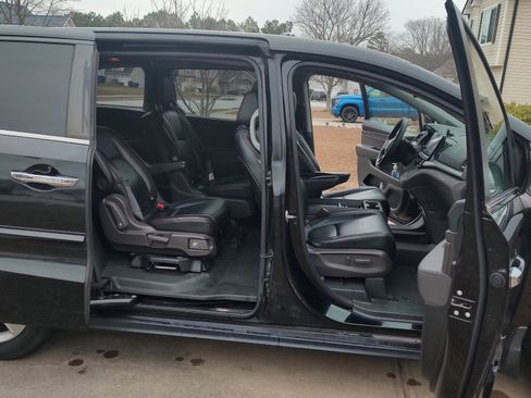Used 2018 Honda Odyssey EX image 9