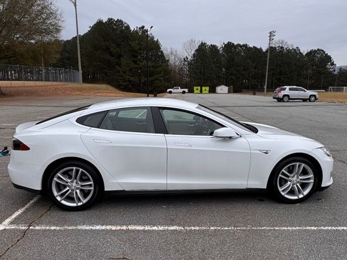 Used 2015 Tesla Model S 70 image 2