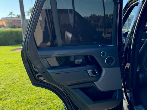 Used 2020 Land Rover Range Rover image 16