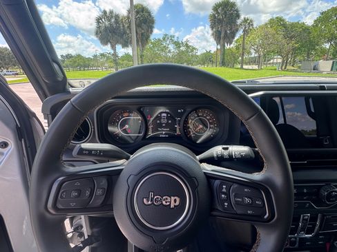 Used 2024 Jeep Wrangler Unlimited Sport AWD/4WD image 19
