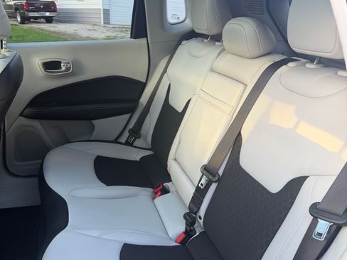Used 2019 Jeep Compass Latitude w/ Popular Equipment Group FWD image 14