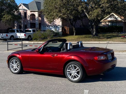 Used 2011 MAZDA MX-5 Miata Sport image 4