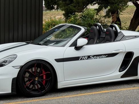 Used 2020 Porsche 718 Boxster Spyder RWD image 2