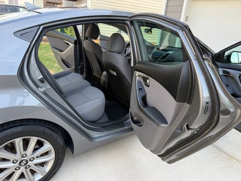 Used 2014 Hyundai Elantra SE w/ Option Group 02 FWD image 12