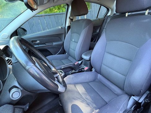 Used 2013 Chevrolet Cruze LT FWD image 10
