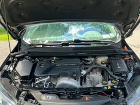 Used 2017 Chevrolet Volt LT w/ Comfort Package FWD image 2