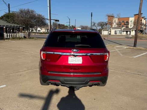 Used 2018 Ford Explorer XLT w/ Equipment Group 201A image 6
