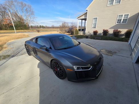 Used 2017 Audi R8 V10 w/ Carbon Exterior Package image 9
