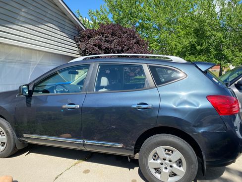 Used 2014 Nissan Rogue S w/ Convenience Package AWD/4WD image 5