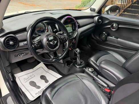 Used 2018 MINI Cooper 2-Door Hardtop image 6