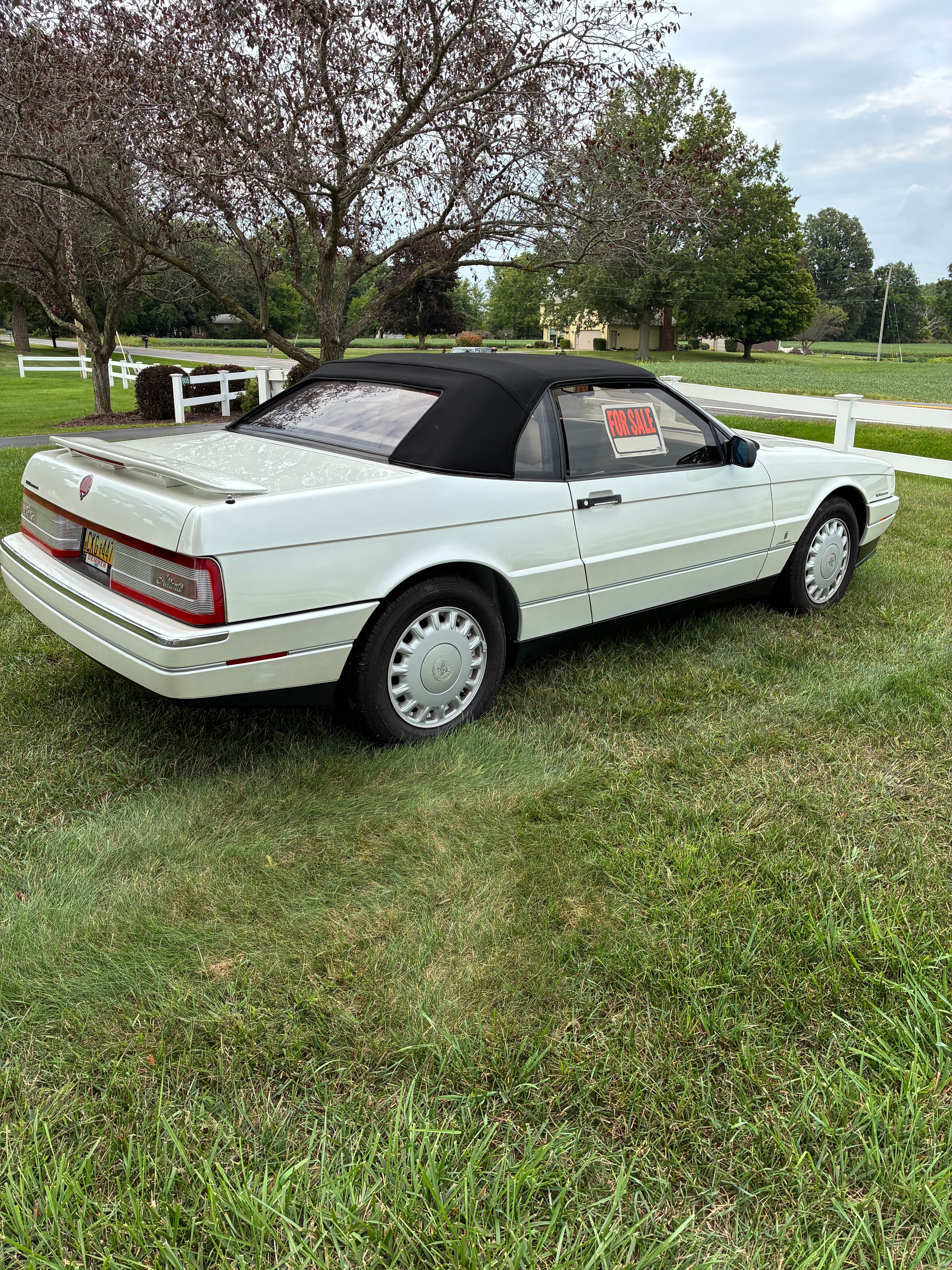 Used 1993 Cadillac Allante FWD image 4