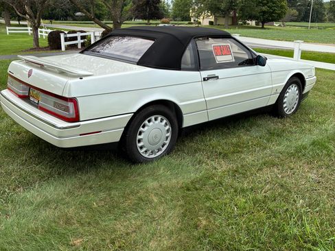 Used 1993 Cadillac Allante FWD image 4