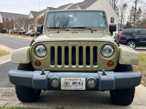 Used 2013 Jeep Wrangler Unlimited Rubicon w/ Connectivity Group image 1